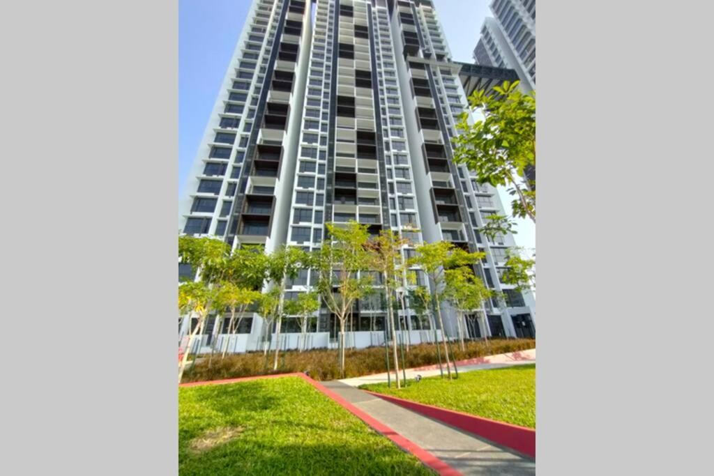 Astetica Pool & Lake View High Floor 100Mbps Wifi Netflix Seri Kembangan Zewnętrze zdjęcie