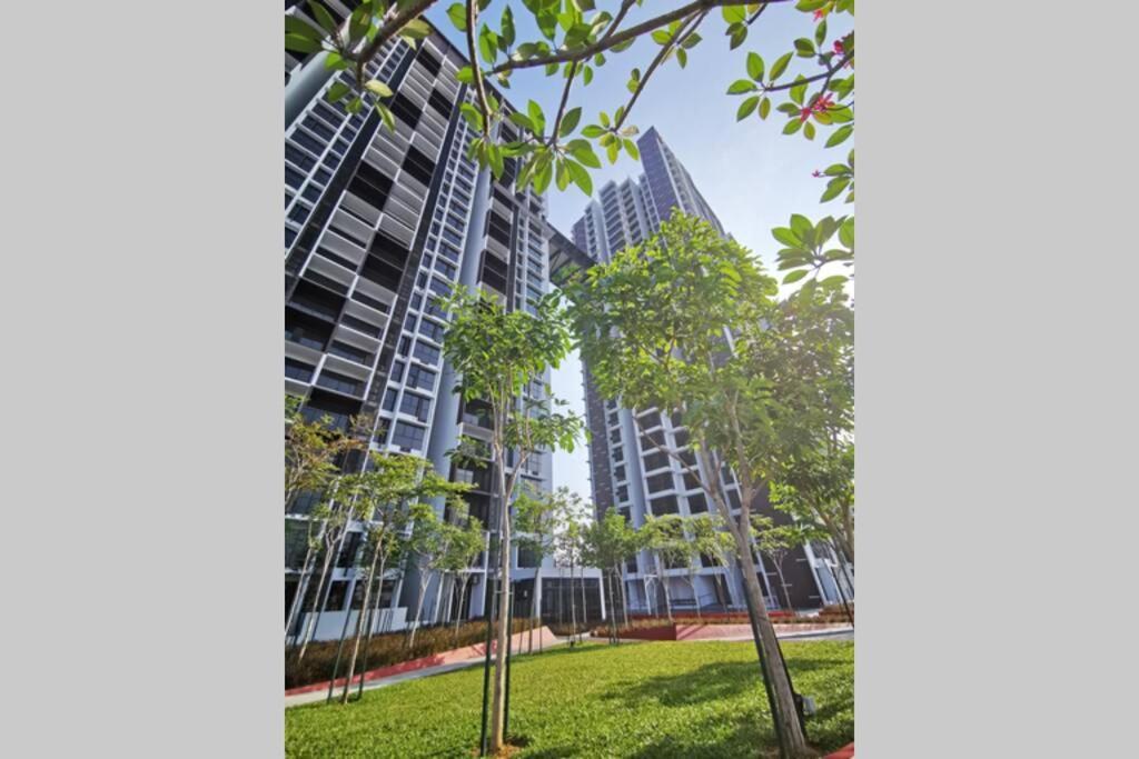Astetica Pool & Lake View High Floor 100Mbps Wifi Netflix Seri Kembangan Zewnętrze zdjęcie