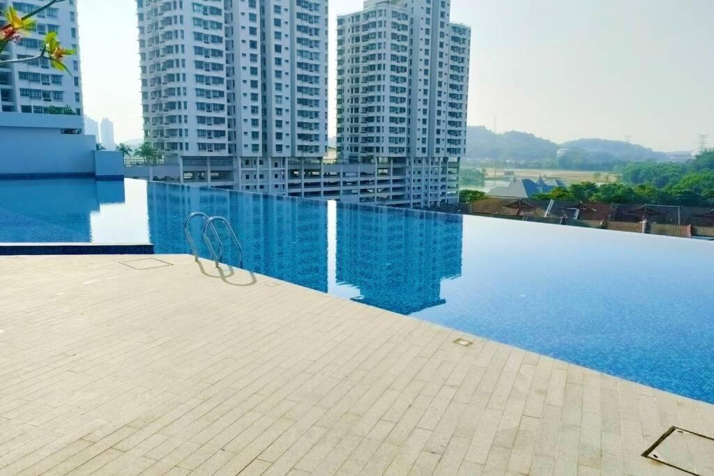 Astetica Pool & Lake View High Floor 100Mbps Wifi Netflix Seri Kembangan Zewnętrze zdjęcie